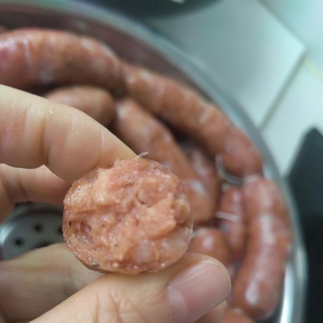 实验多次味道终于满意了～黑椒脆皮烤肠