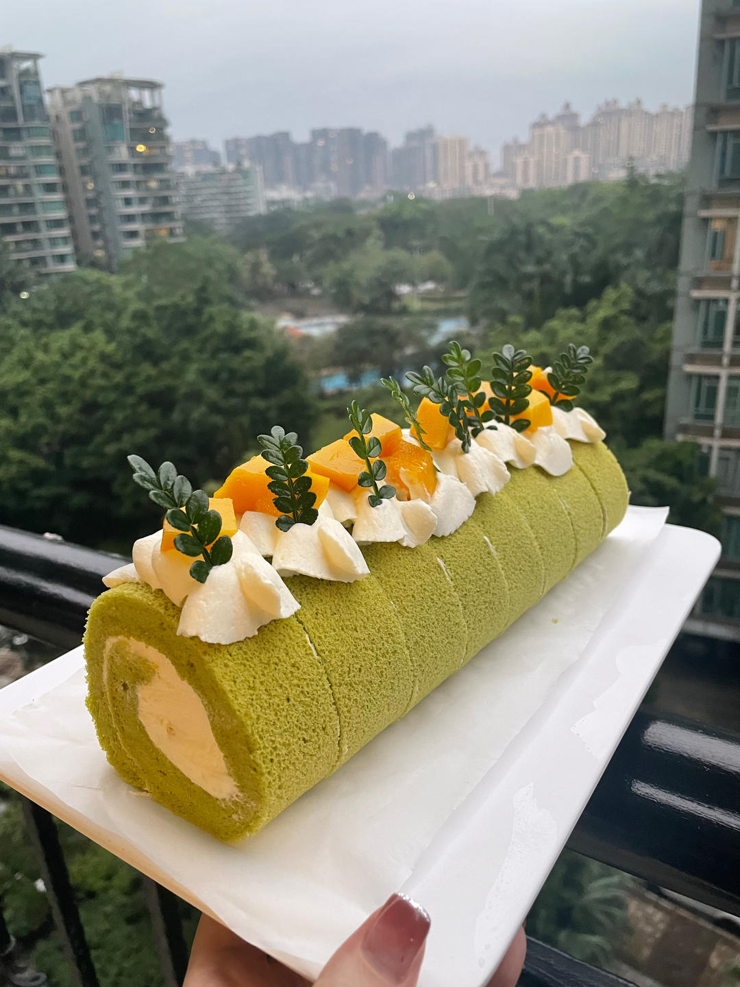 椰香斑斓芒果蛋糕卷