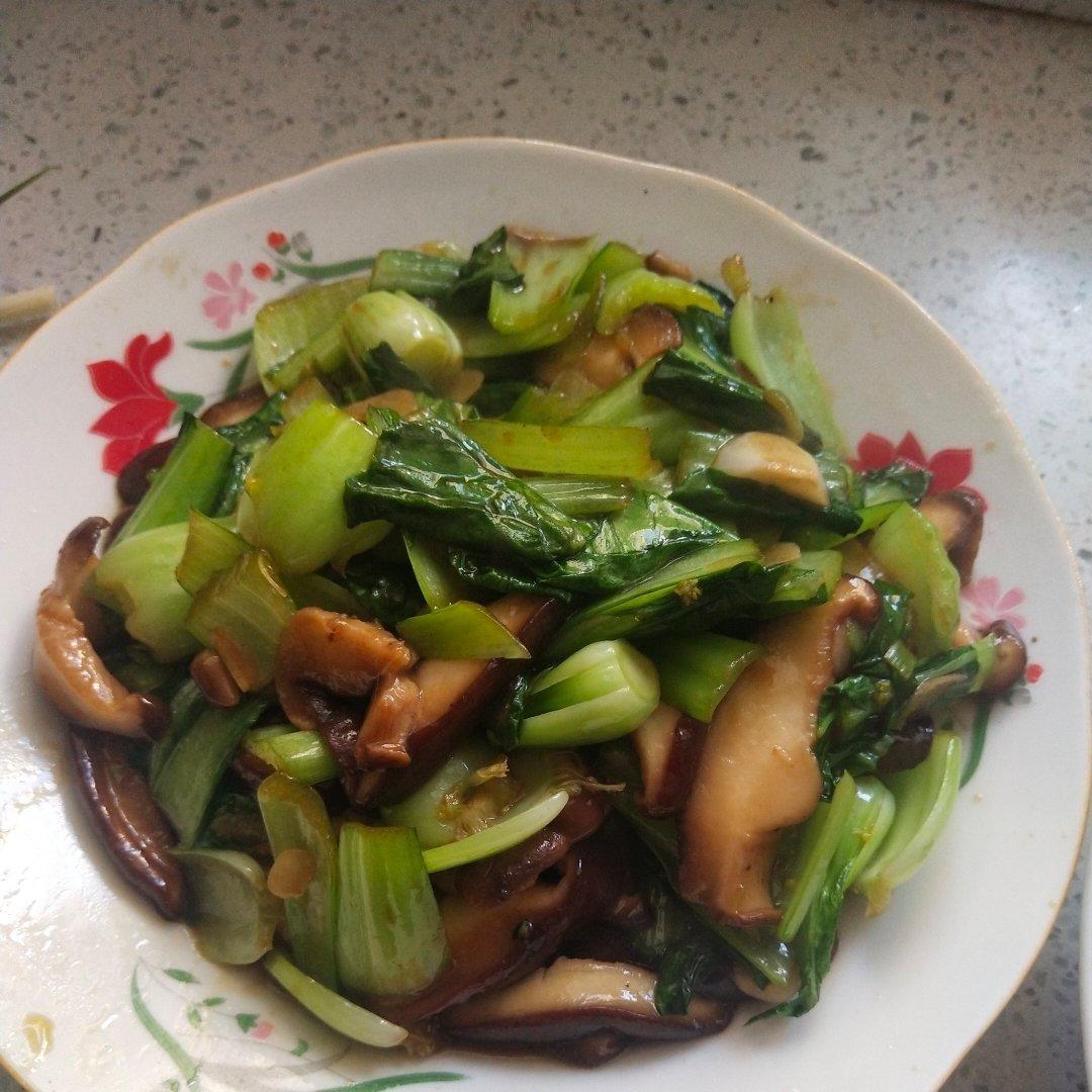 简易版香菇扒油菜