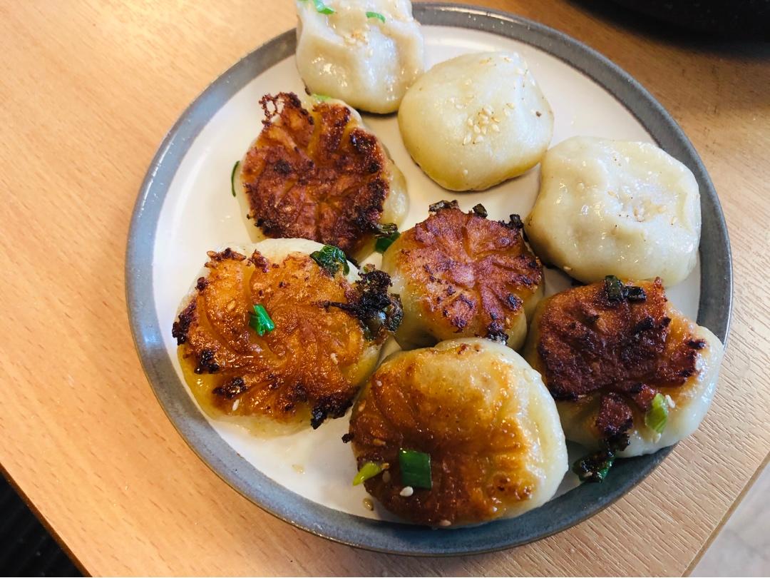 芝麻香葱虾仁生煎包