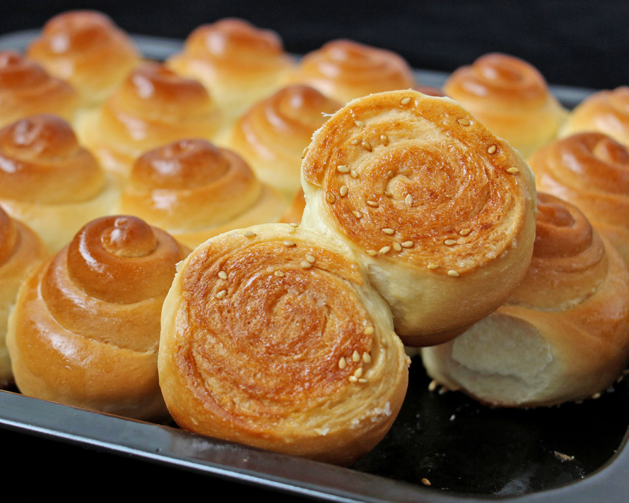 蜂蜜脆皮小面包—只是多加了一步，就让平凡无奇的面包惊艳起来