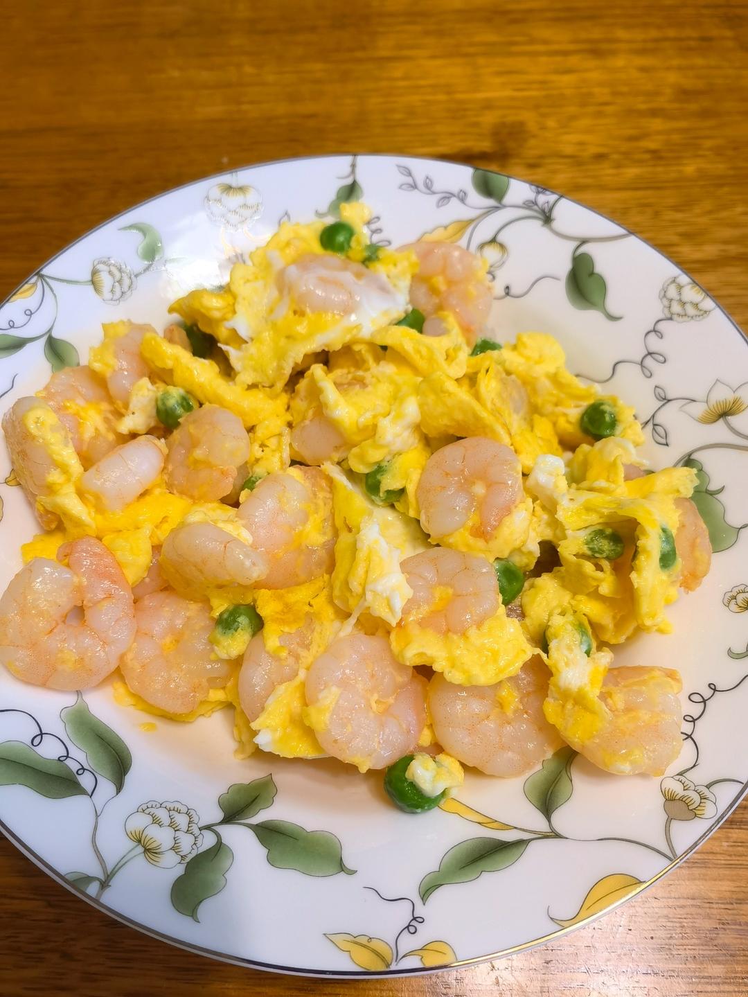 嫩滑鲜美的虾仁炒鸡蛋—简单、快手