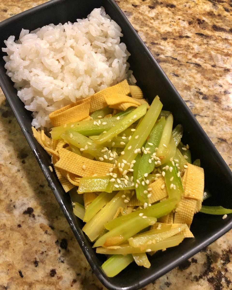 芹菜炒香干
