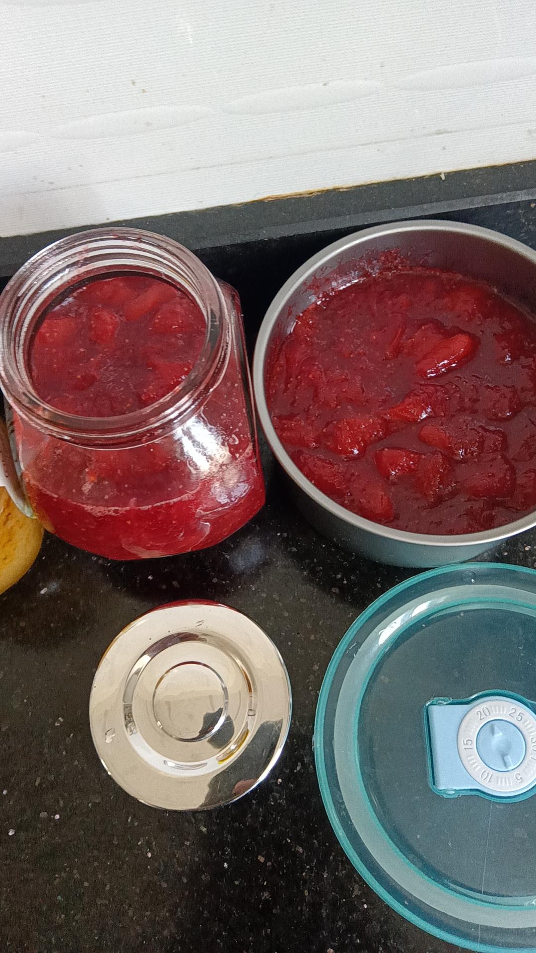 自制草莓酱（孩子爱吃的不得了）