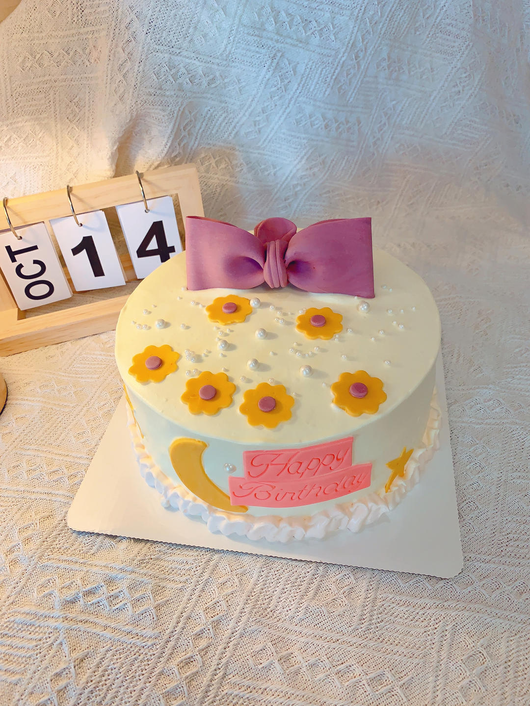 翻糖蝴蝶结淡奶油蛋糕