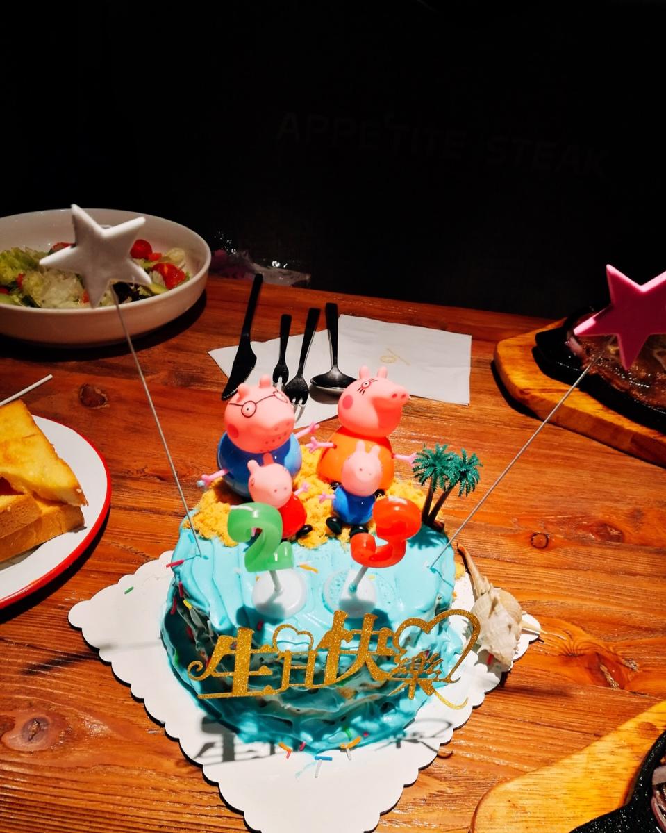小猪佩奇生日蛋糕