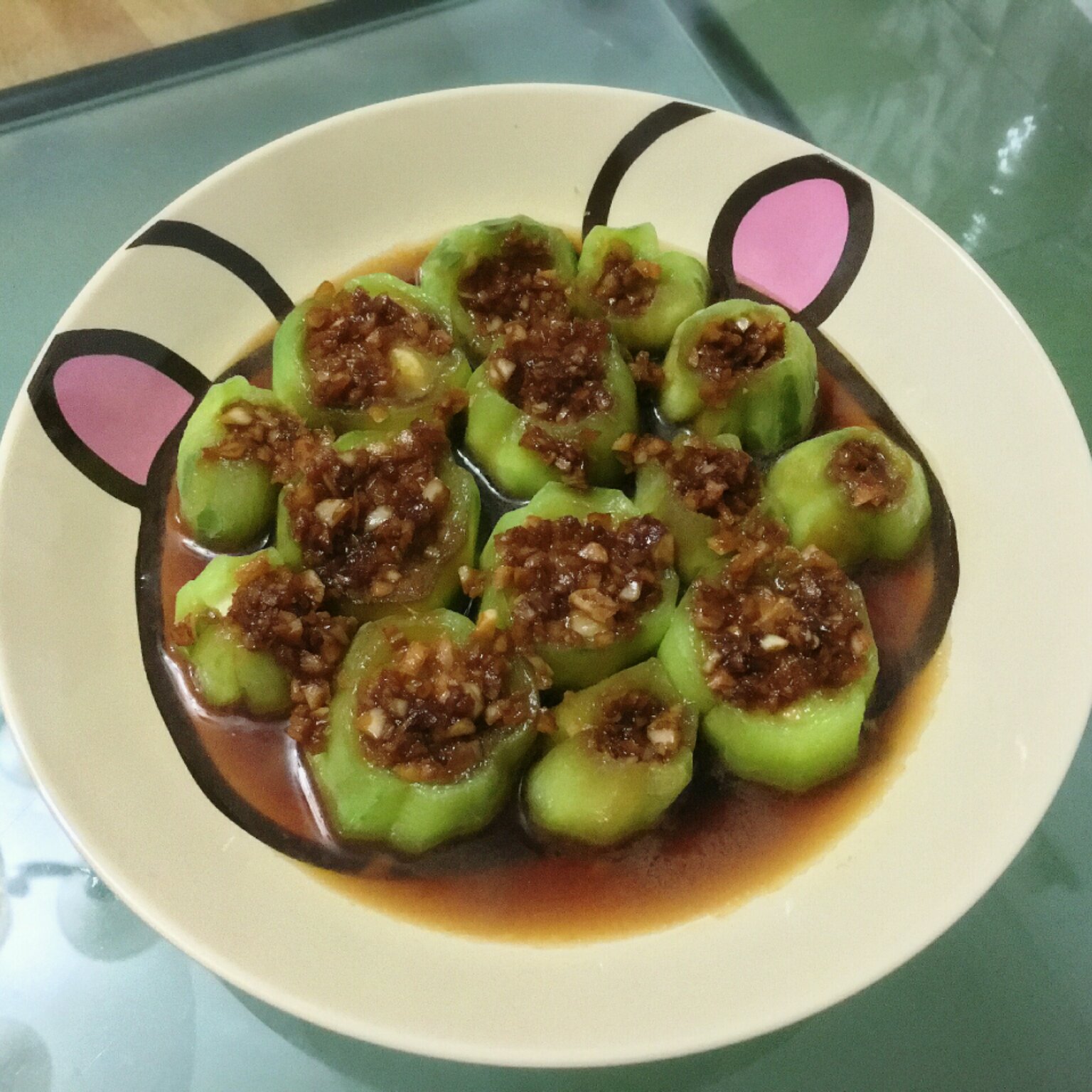 只需要五分钟就可以的美味蒜蓉蒸丝瓜