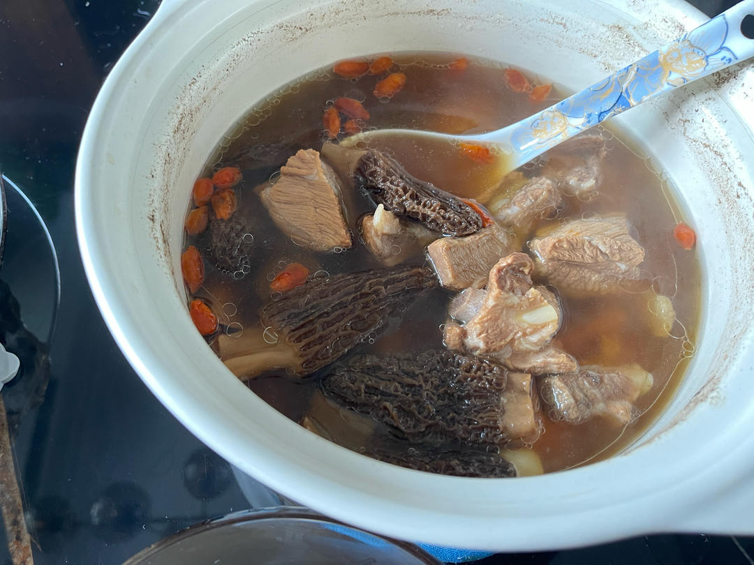 羊肚菌炖排骨汤