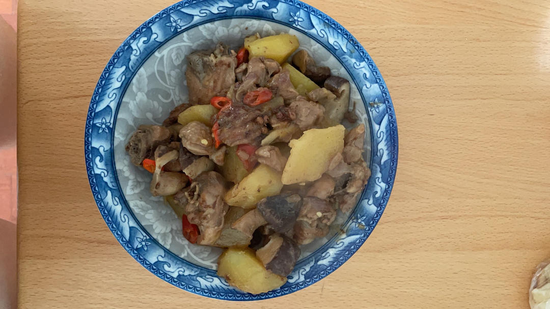 土豆香菇炖鸡腿/鸡块