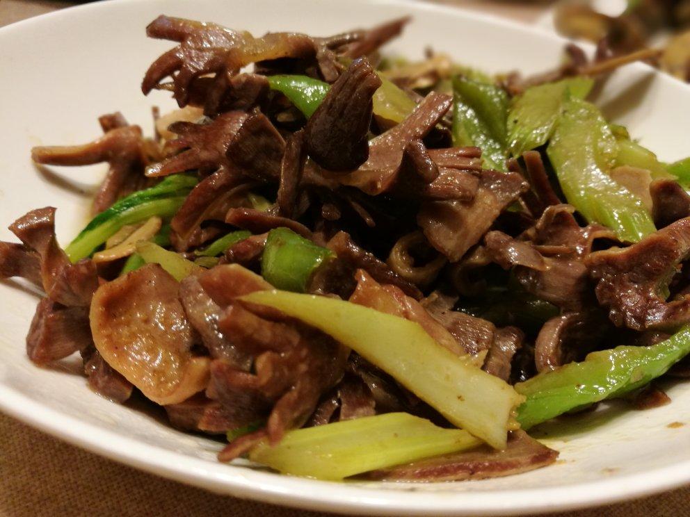 芹菜炒鸭杂
