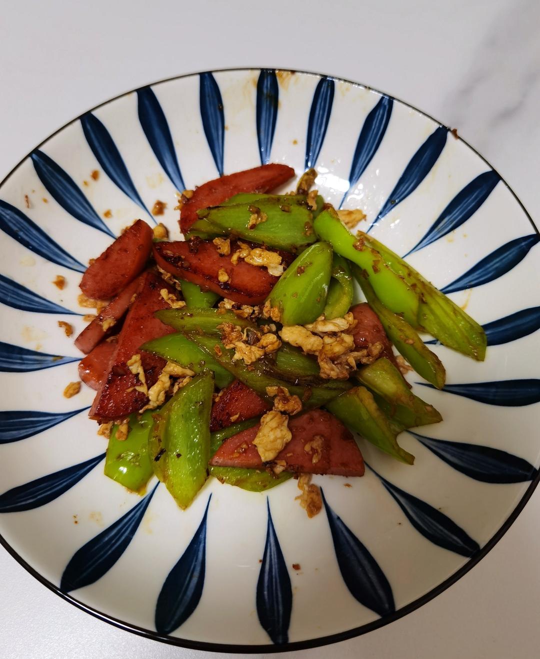 超下饭的青椒火腿炒蛋
