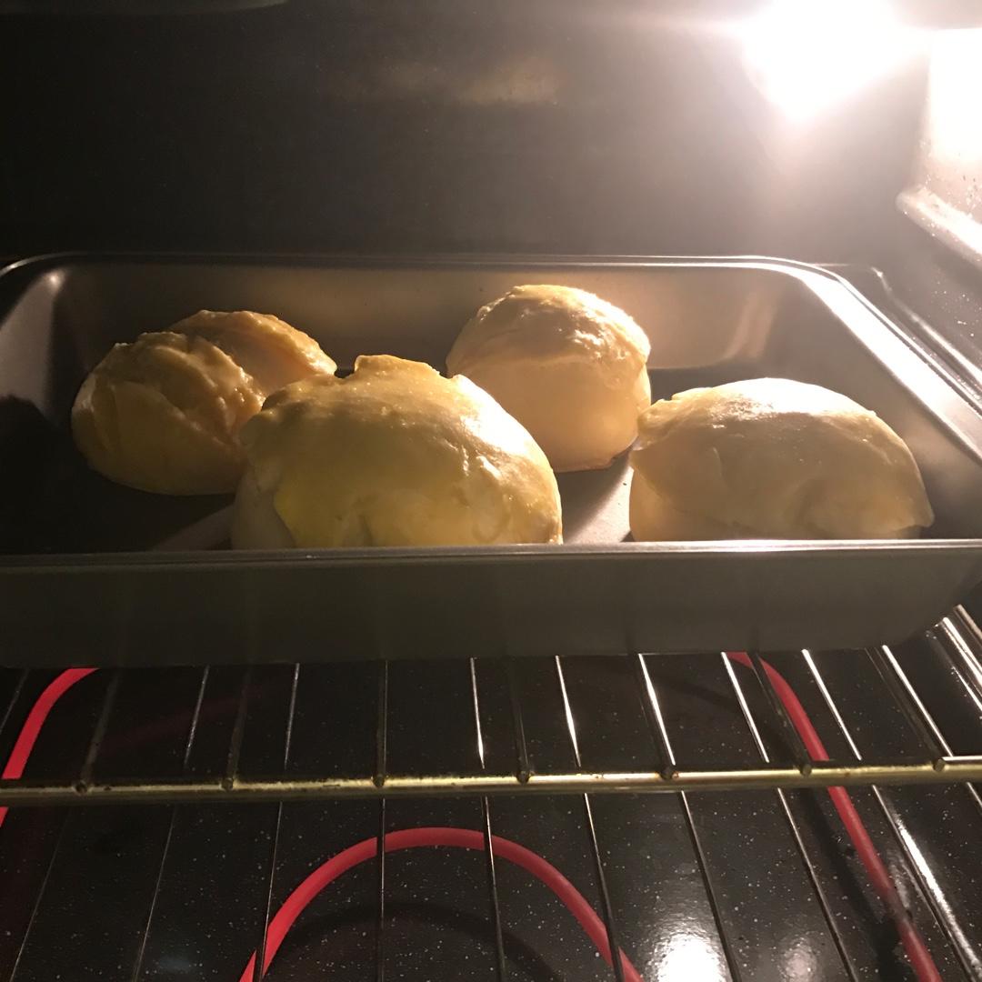 稣皮菠萝包