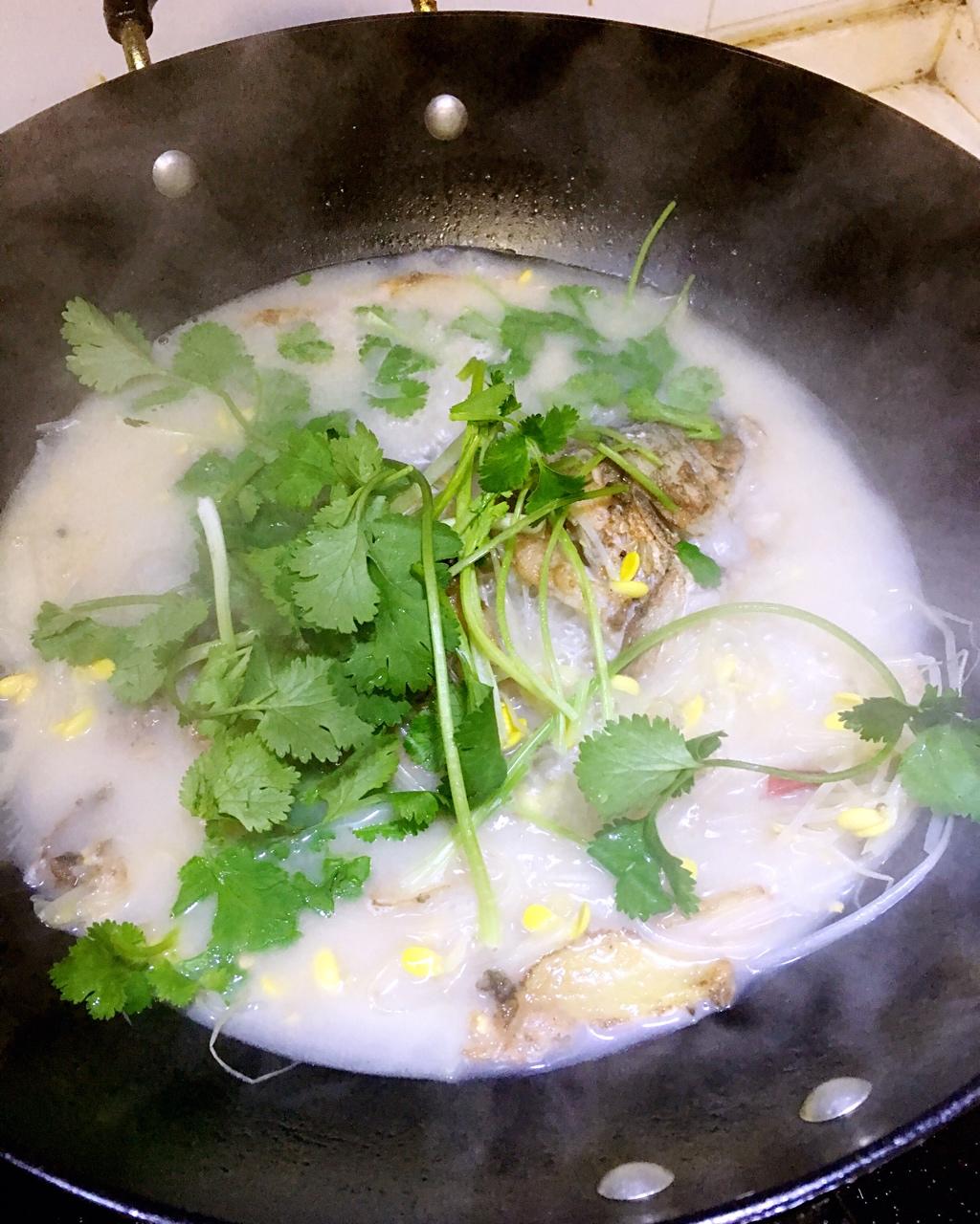 鲫鱼豆腐汤