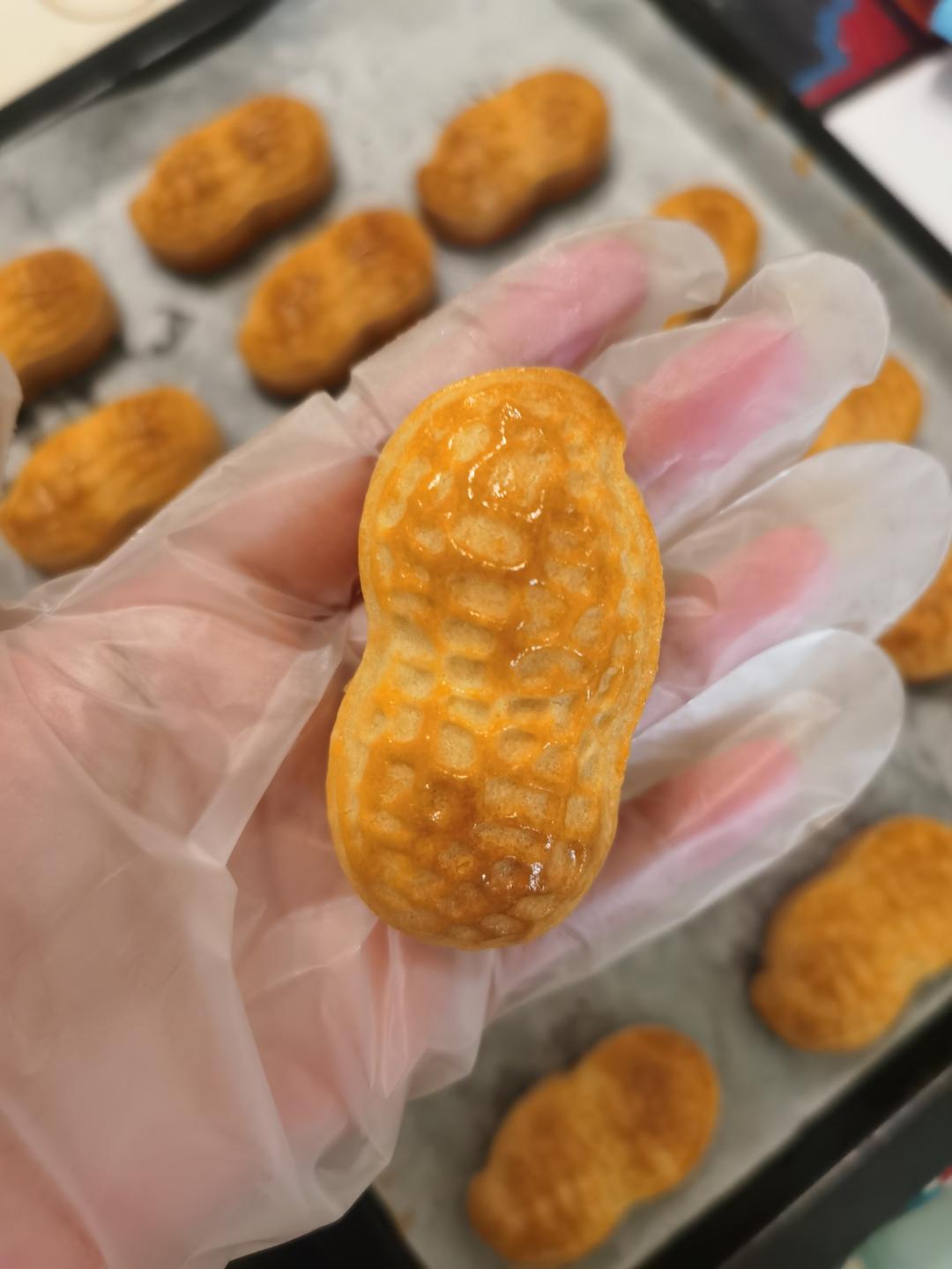 花生月饼（蜜酥皮包椰蓉红葡萄干馅）