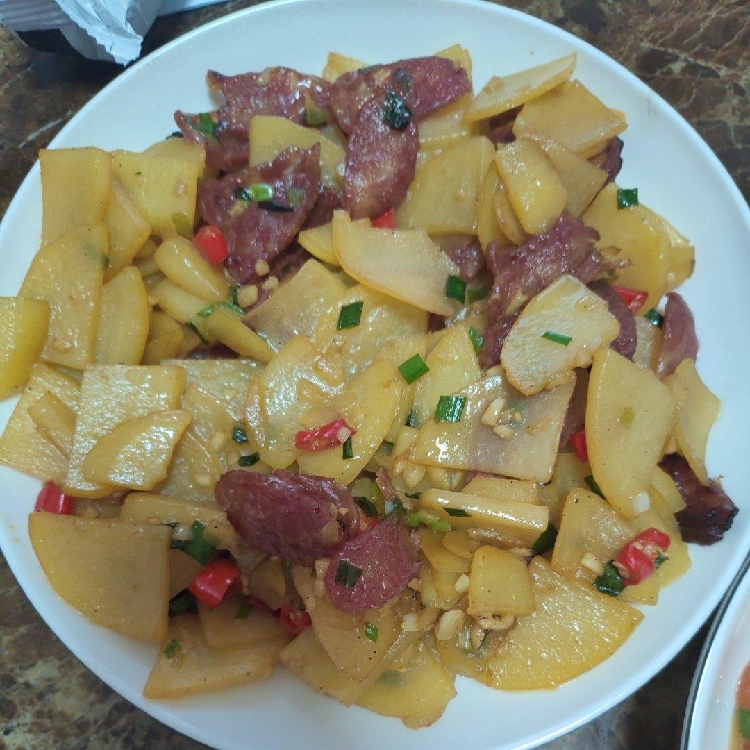 腊肠炒土豆