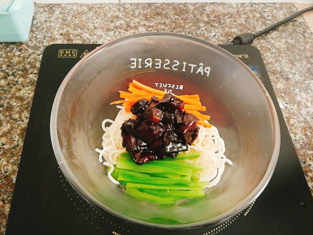 韩式炸酱面