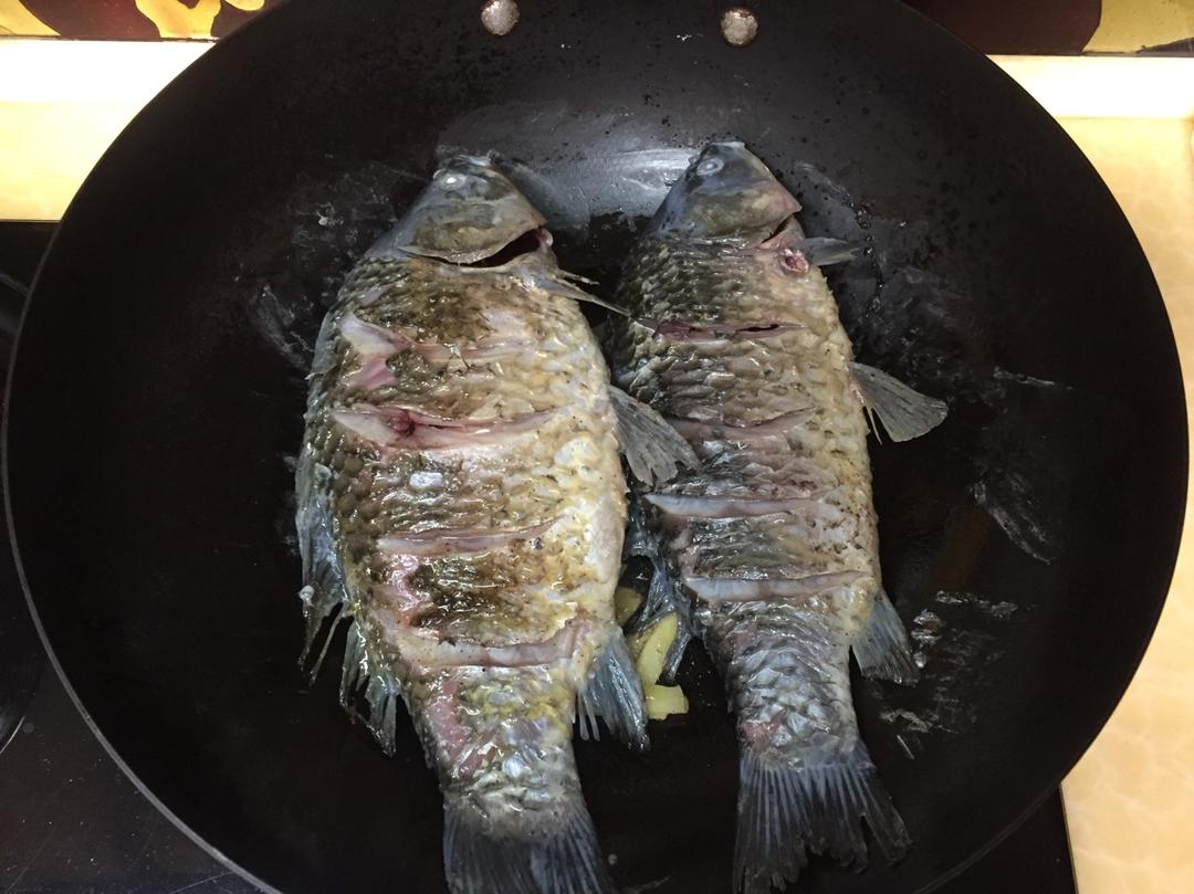鲫鱼豆腐汤