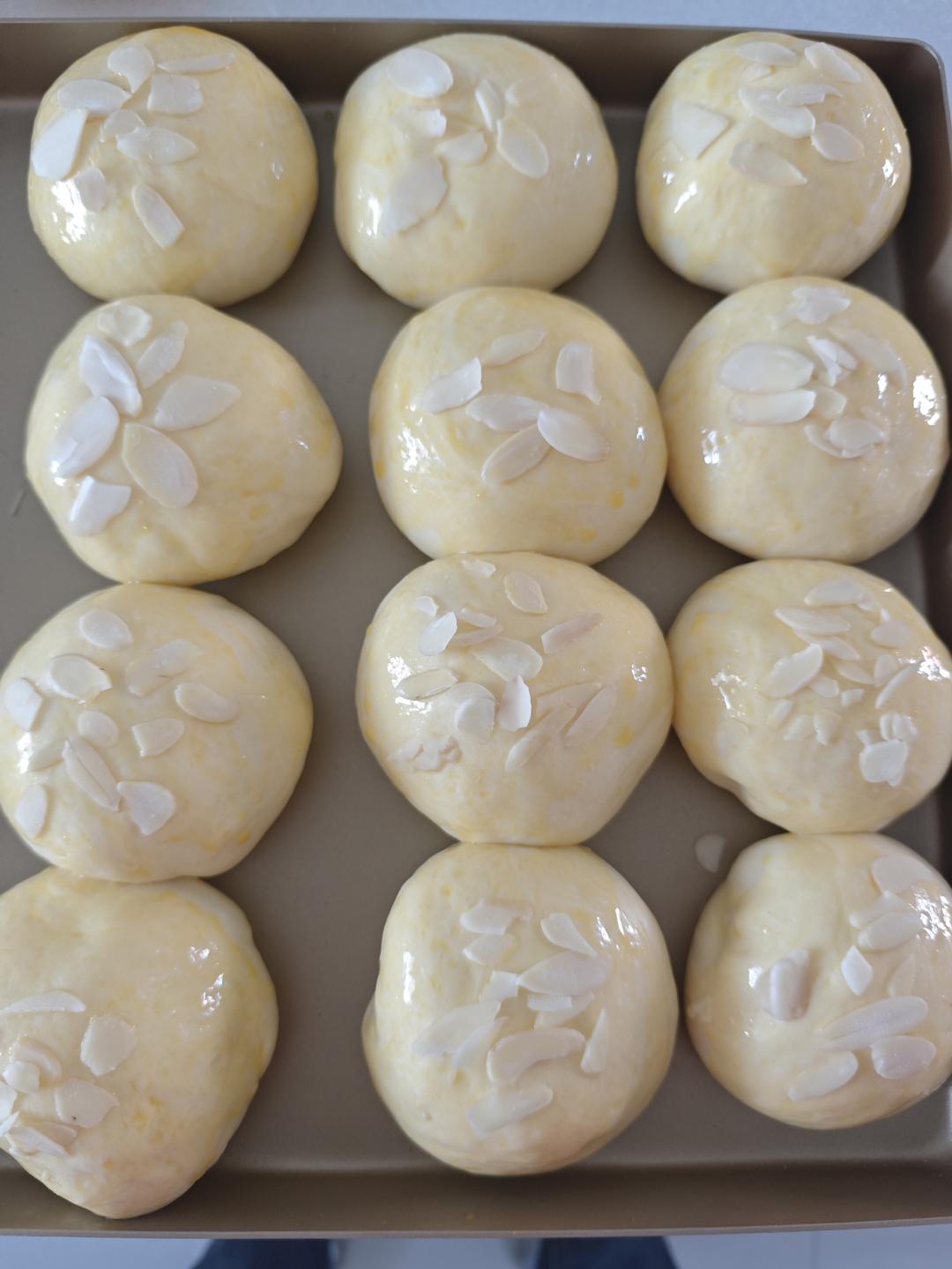 面包房里最受欢迎的毛毛虫面包