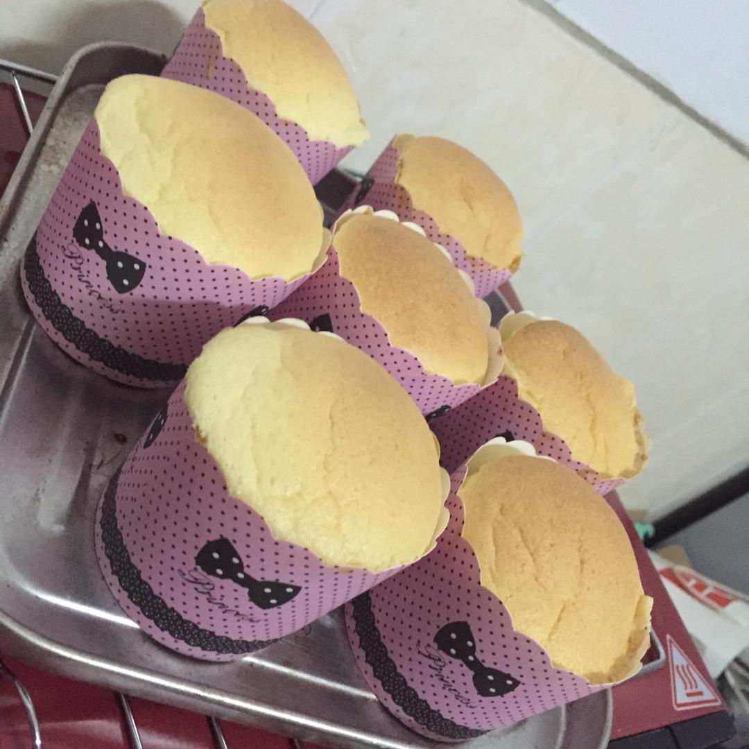软绵绵戚风纸杯蛋糕