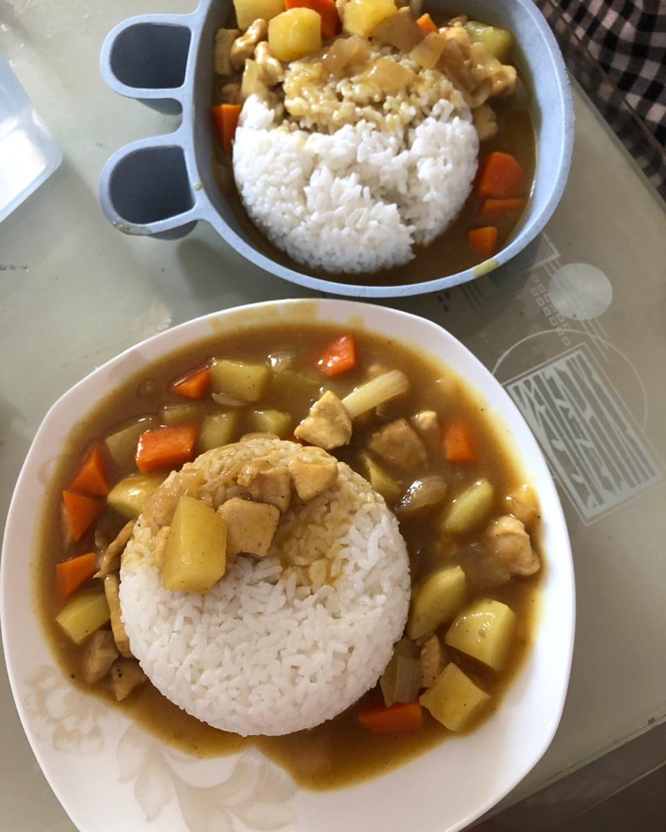 土豆咖喱鸡肉饭