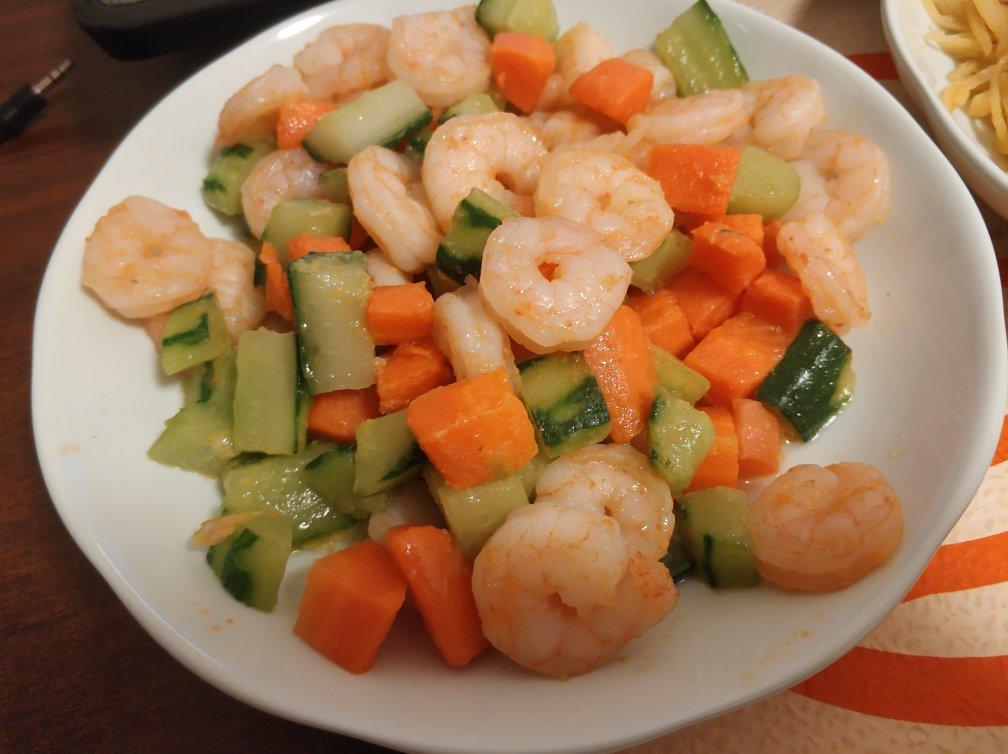 xcz1992做的虾仁炒黄瓜胡萝卜