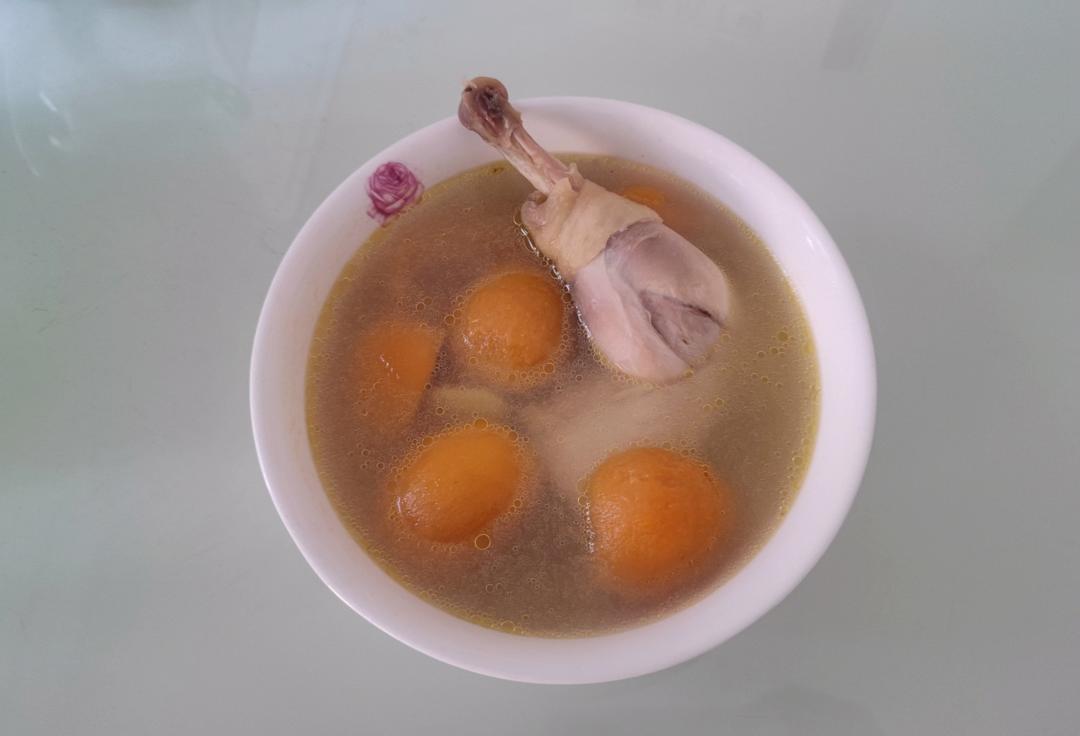 枇杷鸡腿汤