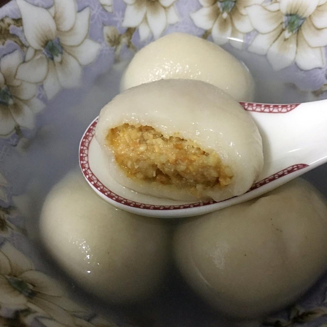 蓝七朵做的花生馅汤圆