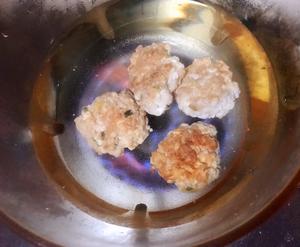 菌菇面筋菠菜肉丸汤 by wqy的做法 步骤2