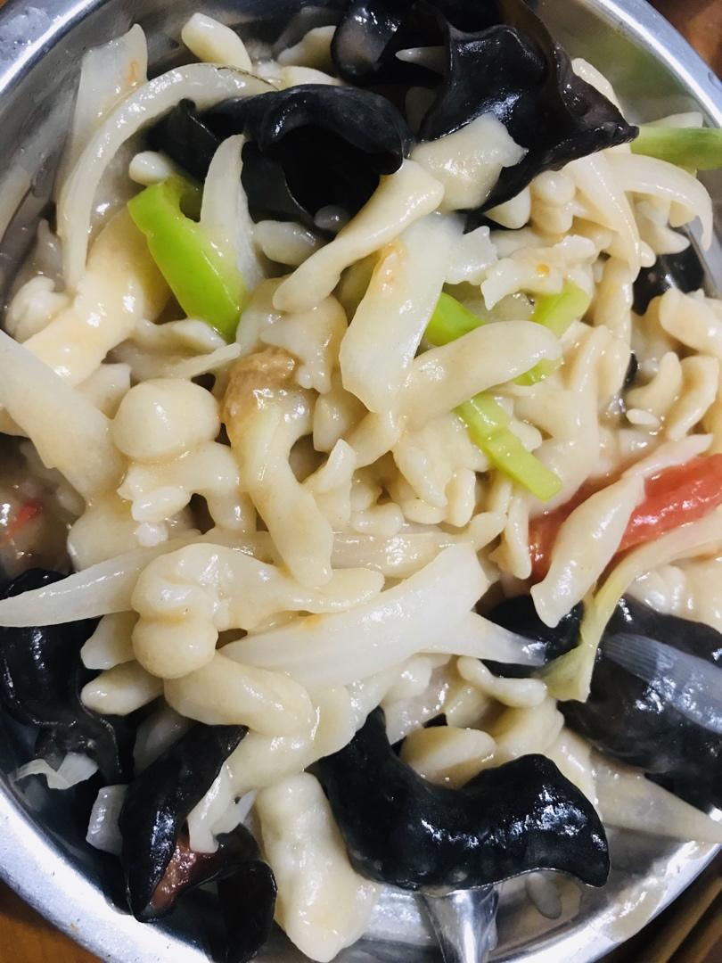 秒杀拉面店里的牛肉炒刀削面