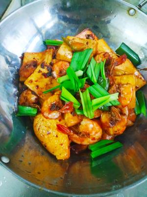 干锅虾——虾和千叶豆腐是绝配，虾和洋葱不能一起吃的做法 步骤8