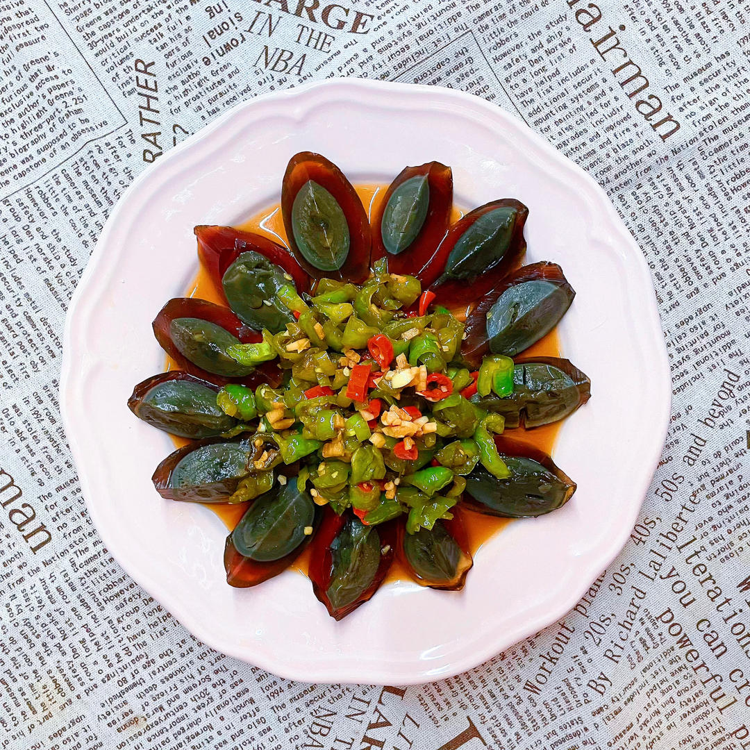 一看就会的‼️凉拌松花蛋黄瓜㊙️好简单