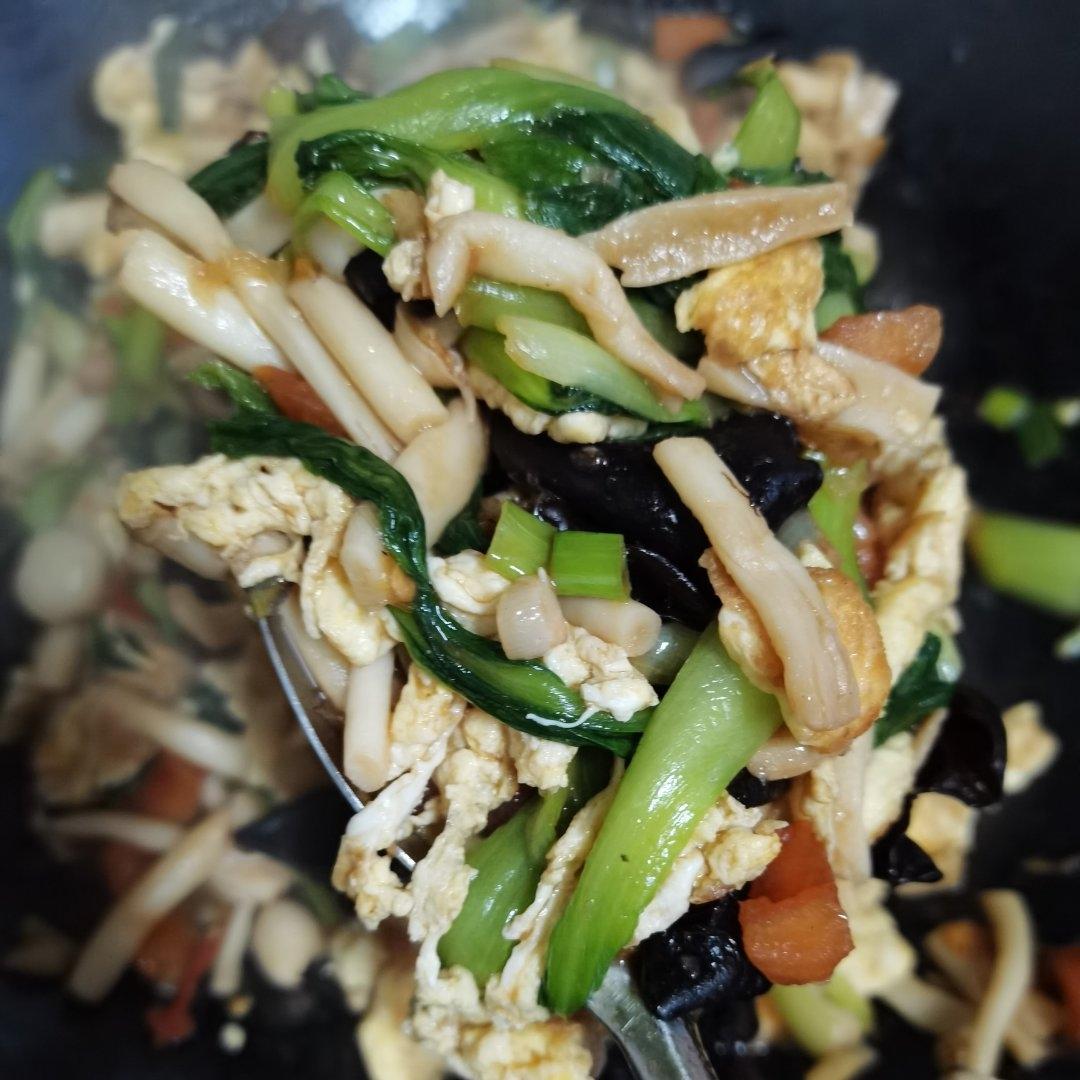 素菜：鸡蛋炒白玉菇木耳