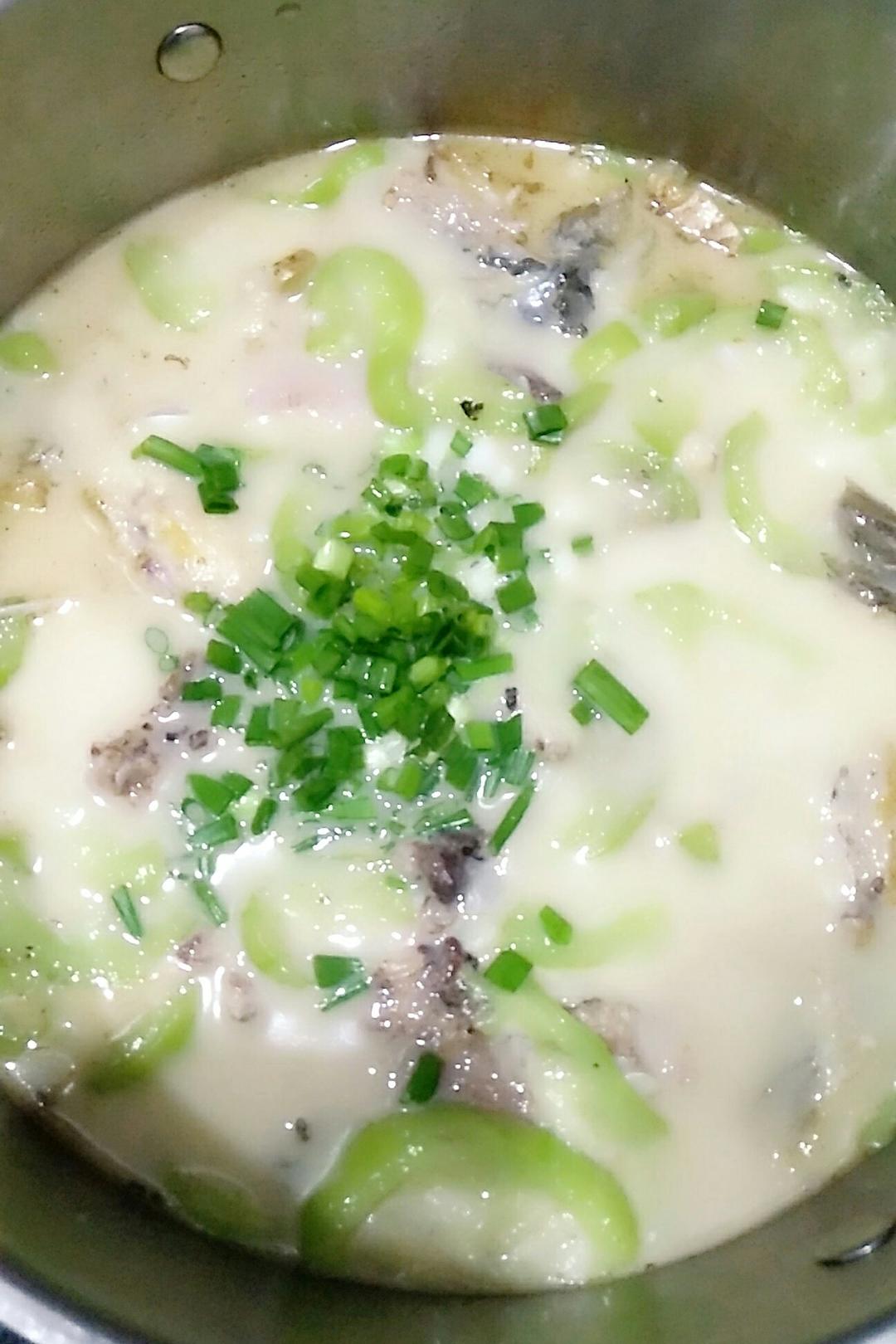 丝瓜鲫鱼汤