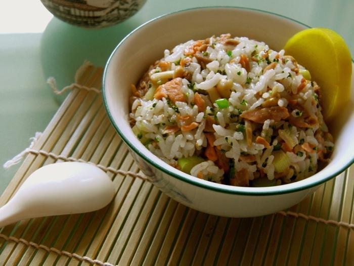 三文鱼炒饭的做法