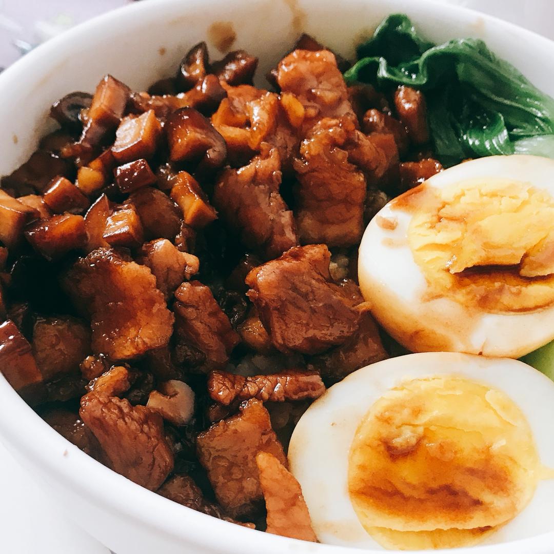 视频菜谱：【无油卤肉饭】