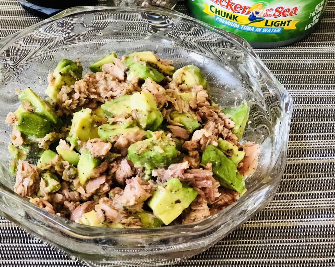 牛油果金枪鱼沙拉