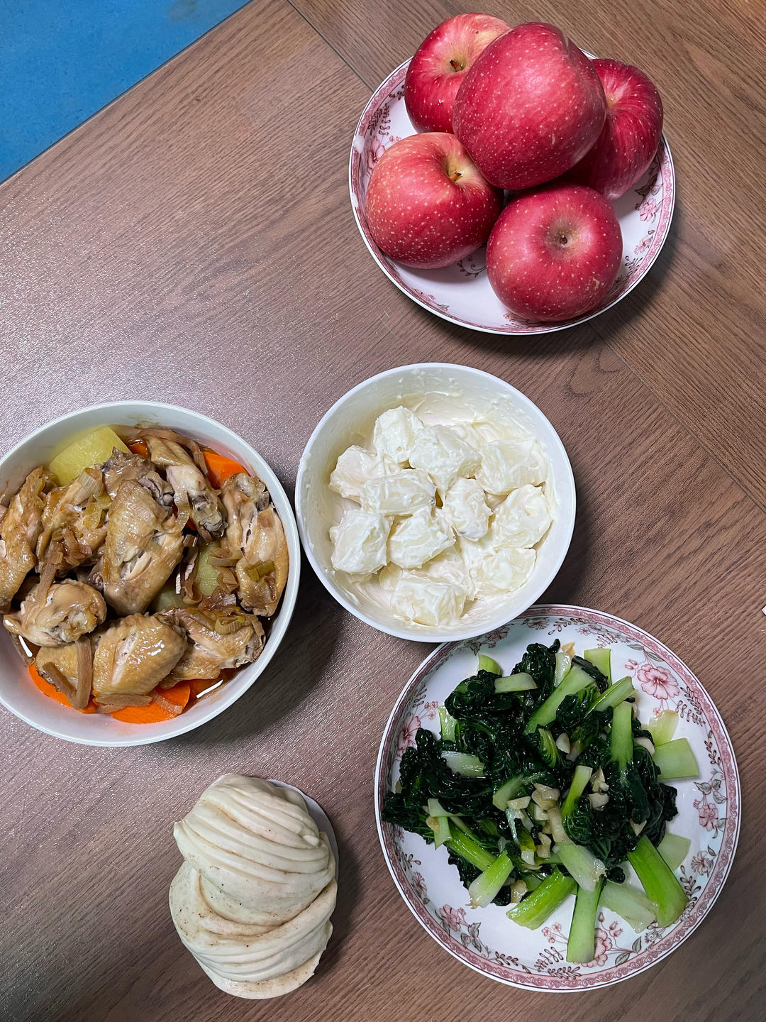 这个不加一滴水的时蔬蒸鸡腿，真是太香太好吃了