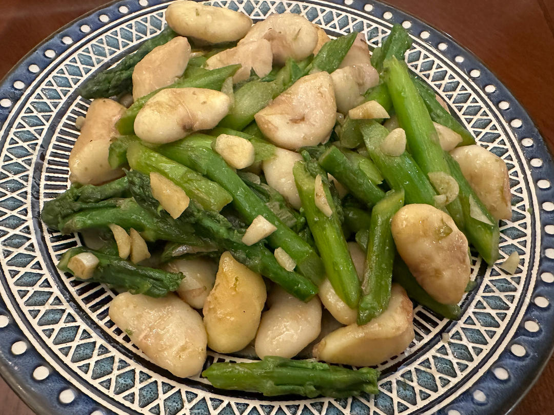 蒜末芦笋菱角的做法