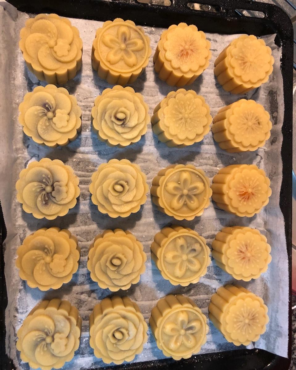 广式月饼—蛋黄莲蓉月饼