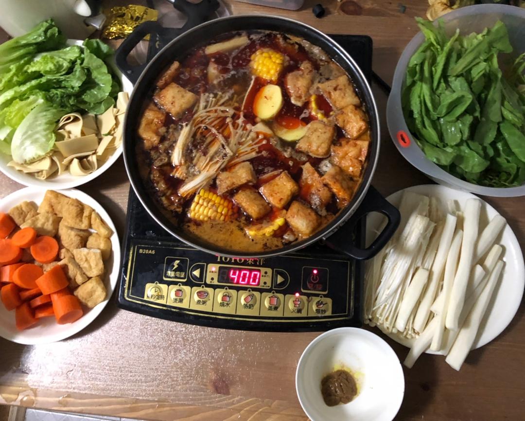 尔棠做的自制简单麻辣火锅