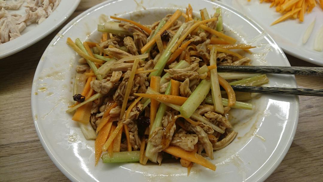 【鸡丝凉面】