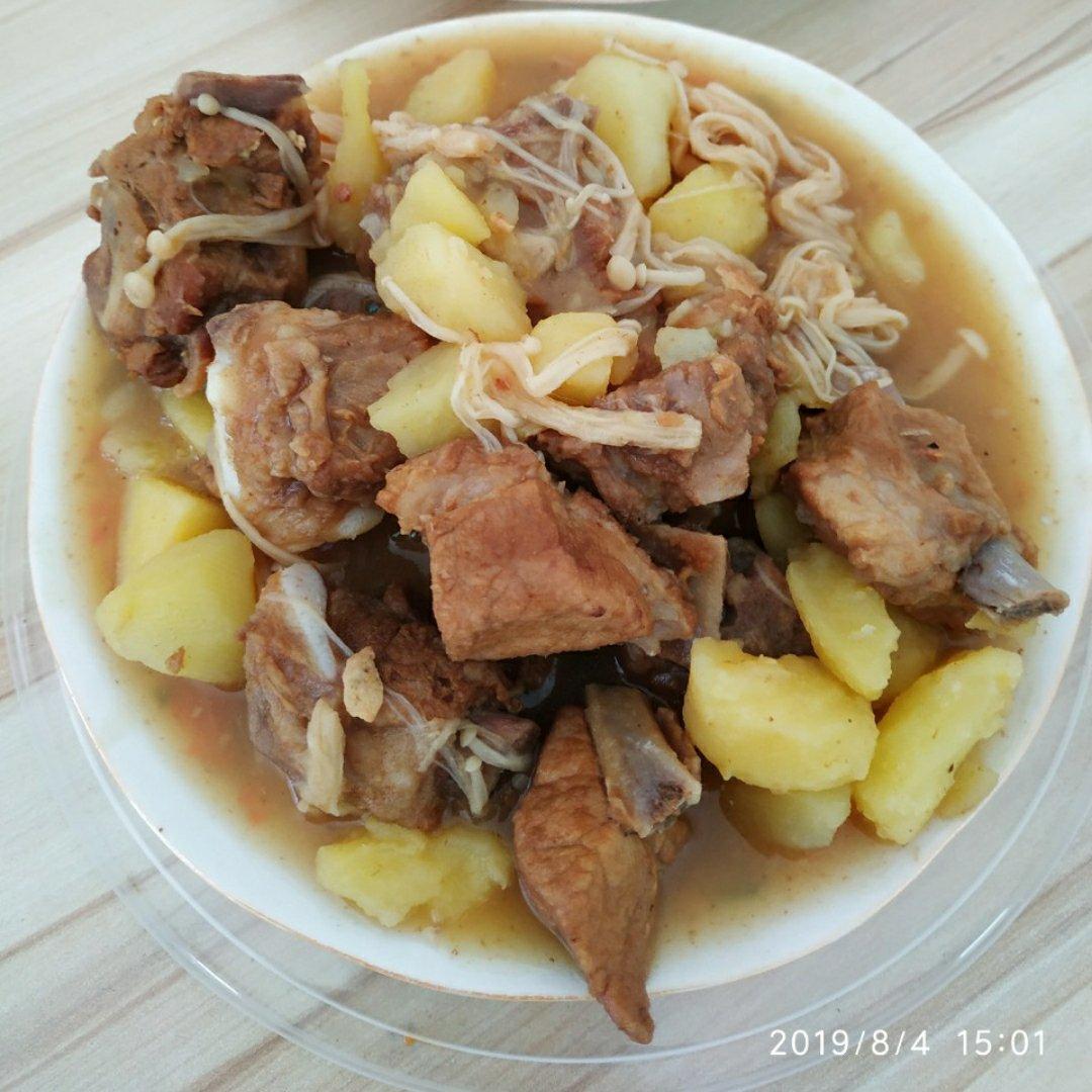 土豆炖排骨
