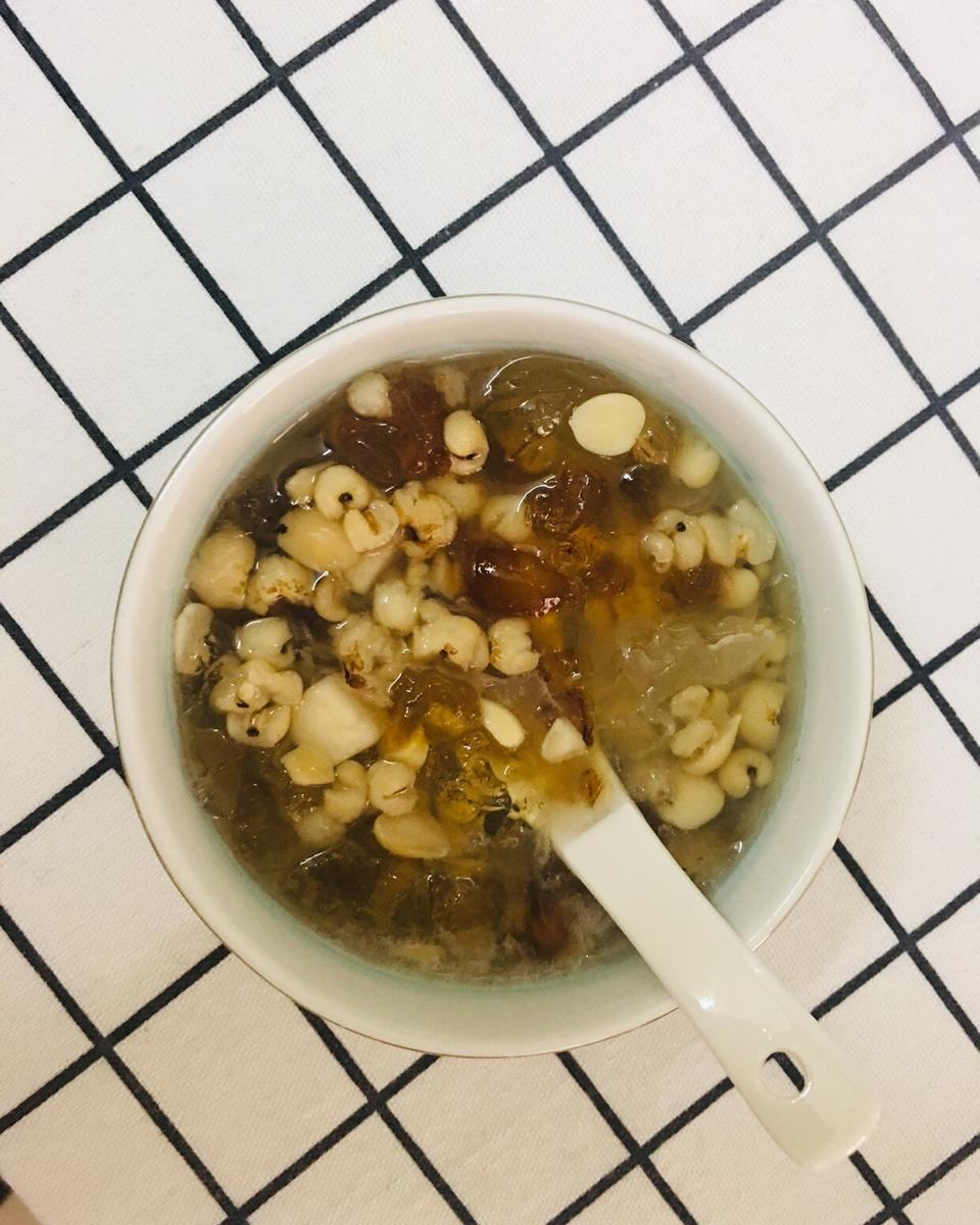 桃胶雪燕皂角米银耳羹（速成）