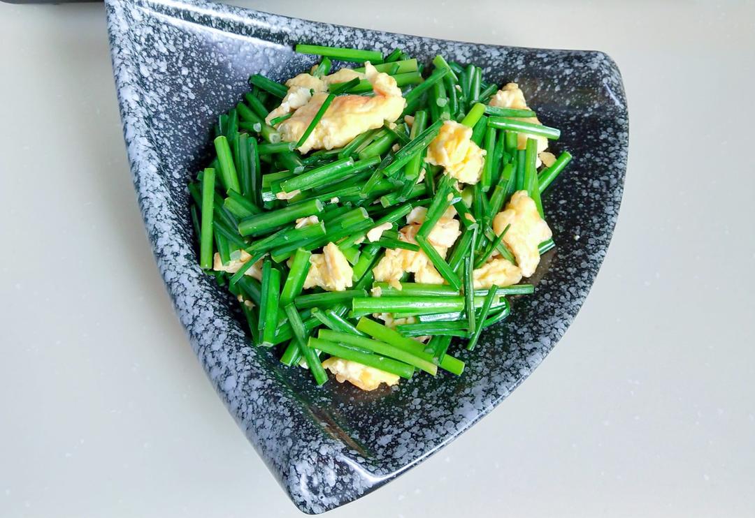 韭菜苔炒鸡蛋