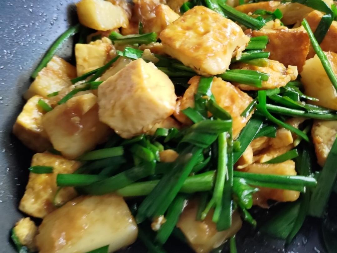 鸡蛋豆腐炒韭菜