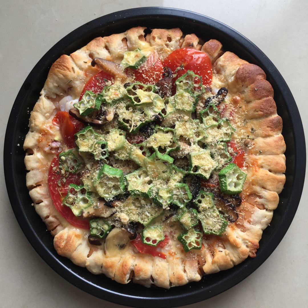 蘑菇火腿心花边比萨