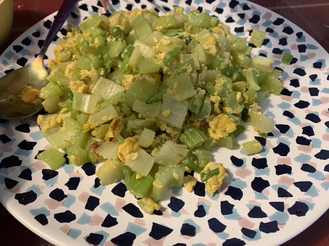 芹菜炒鸡蛋