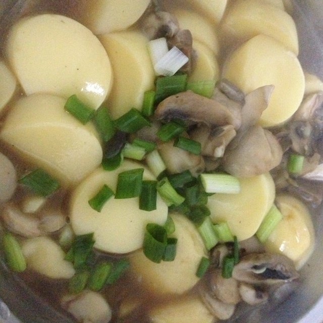 黄花菜蘑菇汤