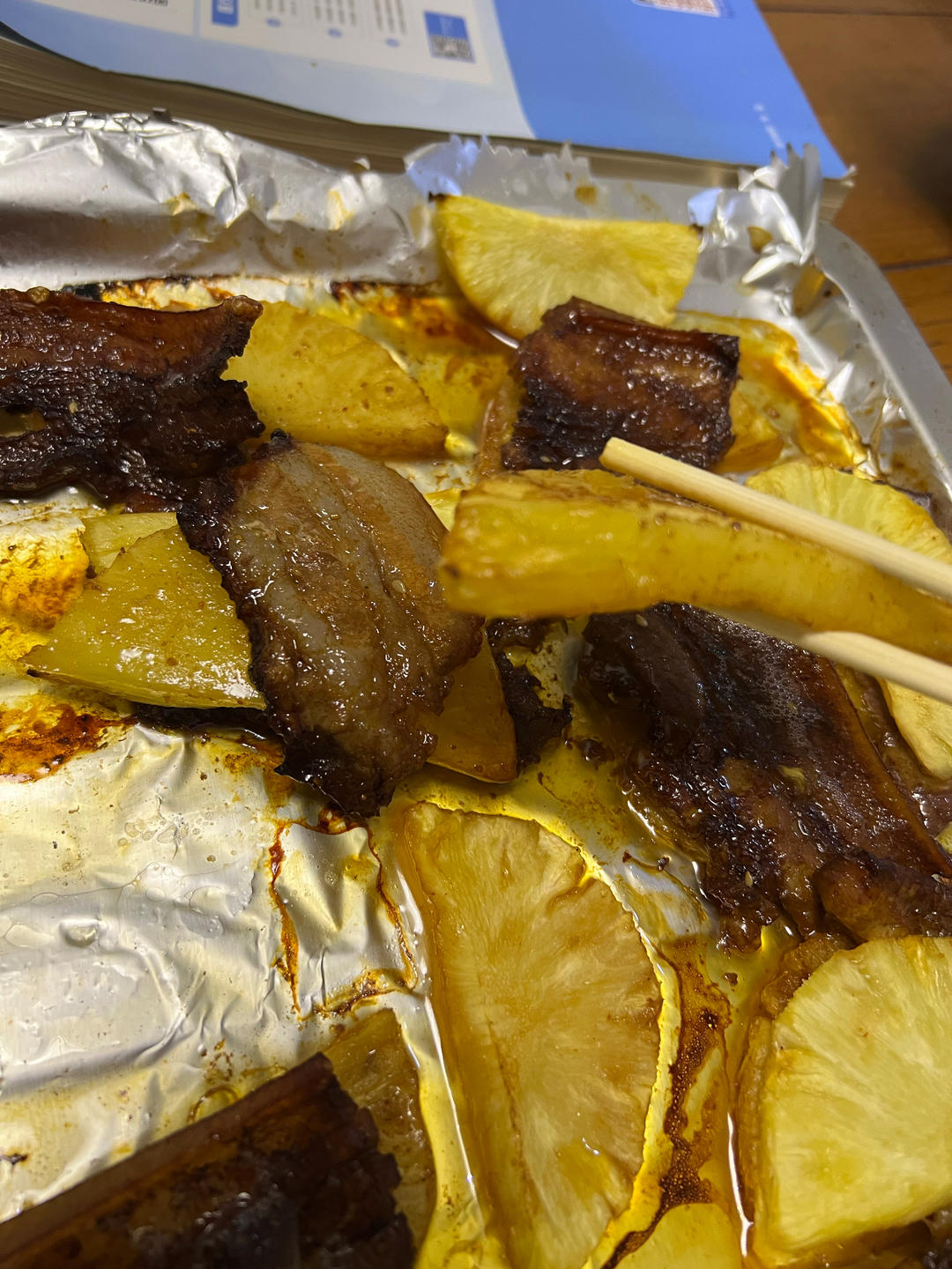 任谁都无法抗拒的菠萝烤五花肉，酸酸甜甜鲜嫩多汁，烤肉界的扛把子