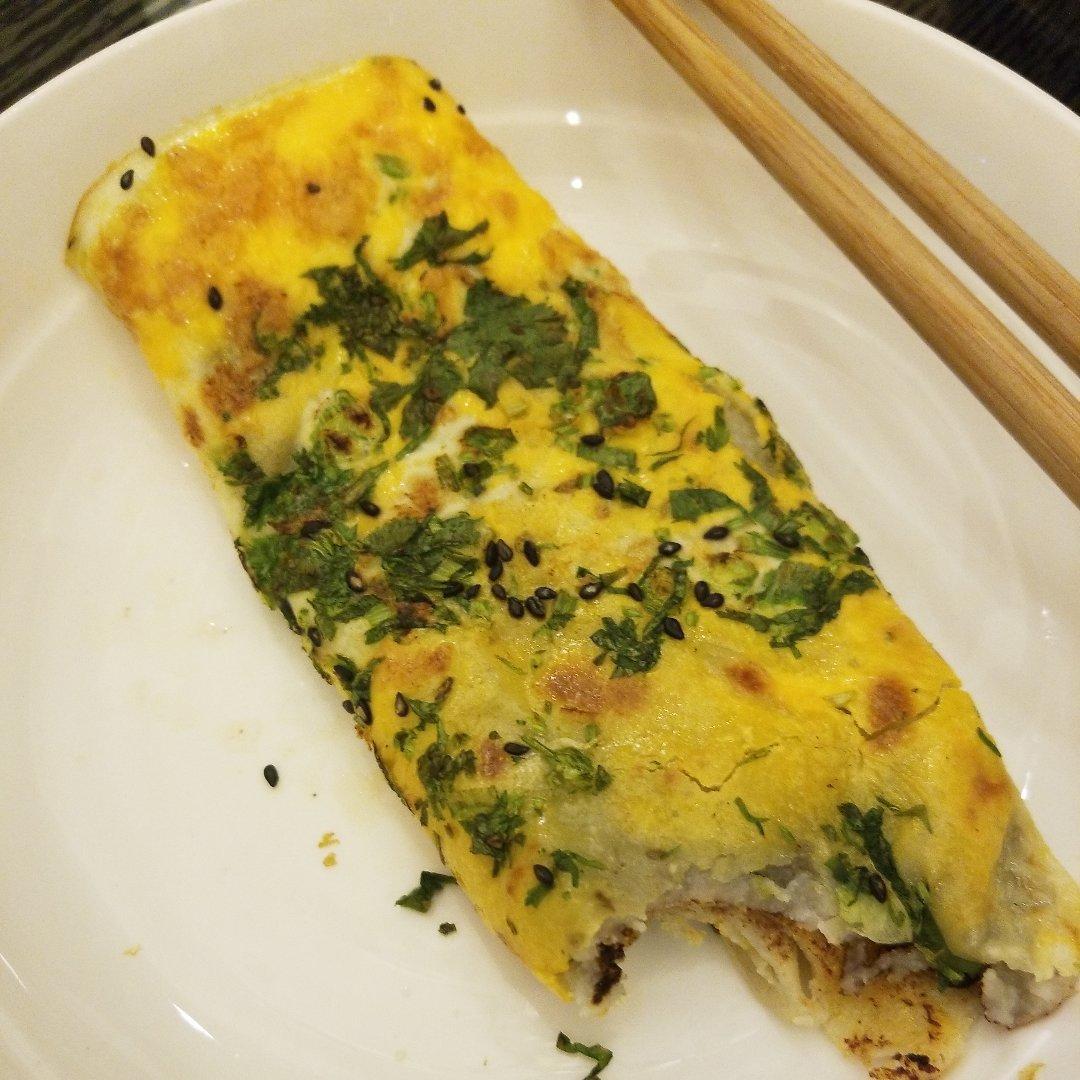 路边摊美食煎饼果子附薄脆做法 家里有勺子平底锅就能做